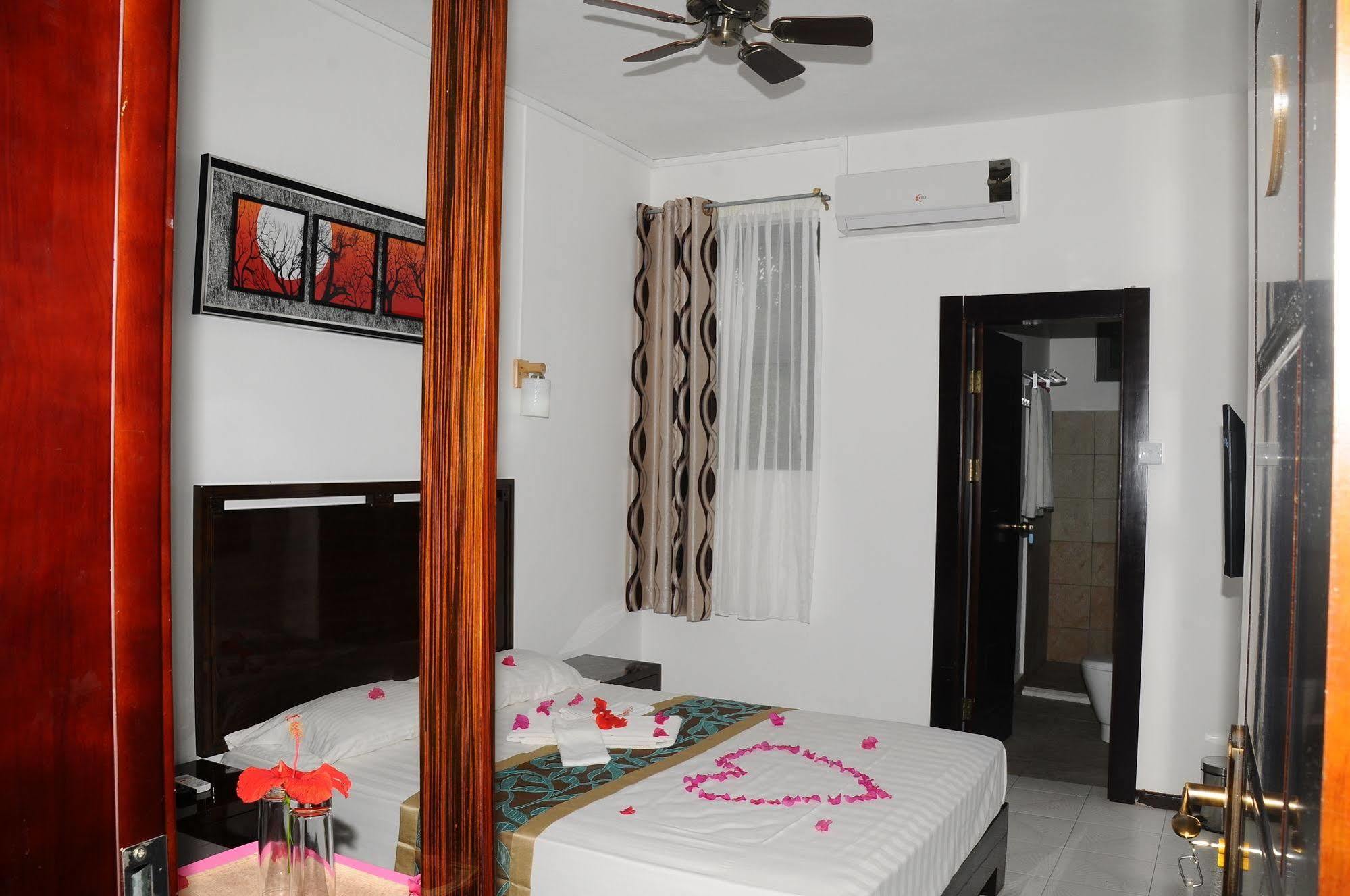 Le Flamboyant Hotel Port Mathurin Ngoại thất bức ảnh