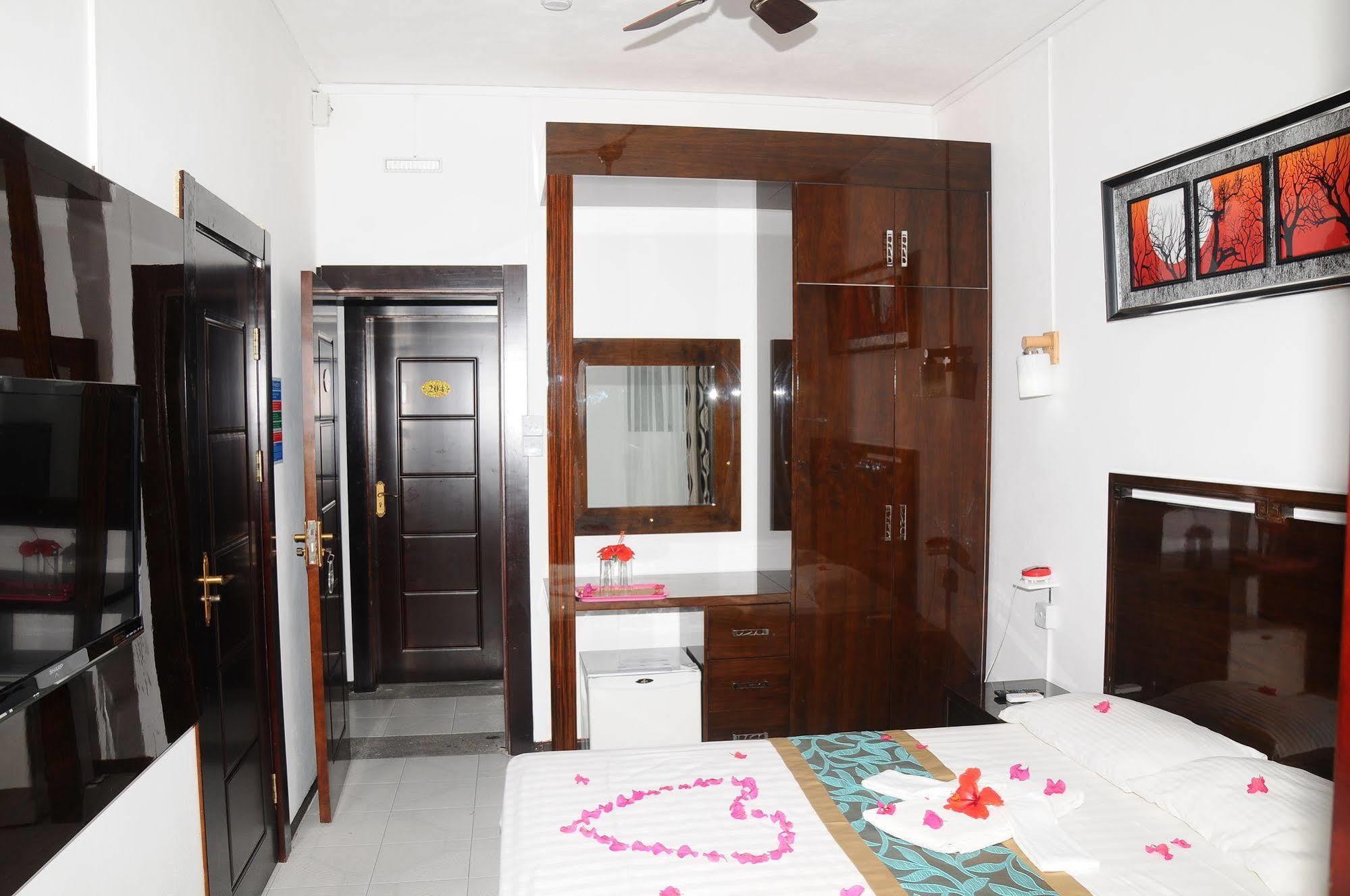 Le Flamboyant Hotel Port Mathurin Ngoại thất bức ảnh