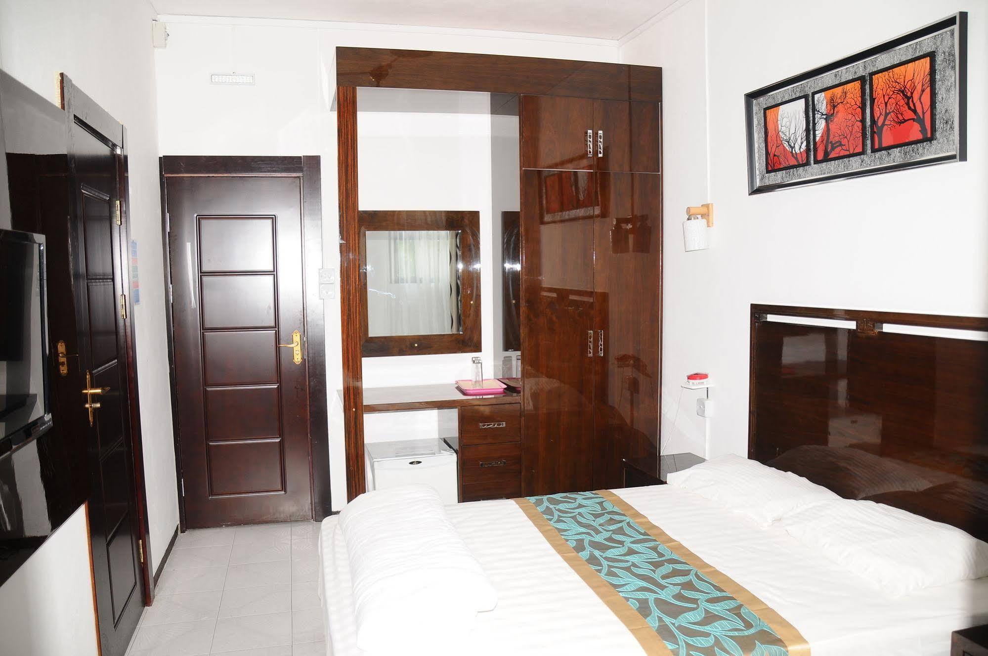 Le Flamboyant Hotel Port Mathurin Ngoại thất bức ảnh