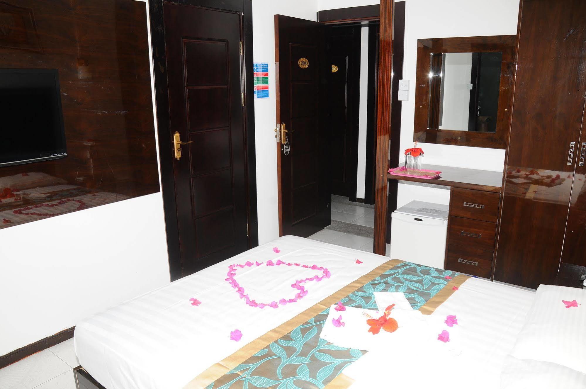 Le Flamboyant Hotel Port Mathurin Ngoại thất bức ảnh