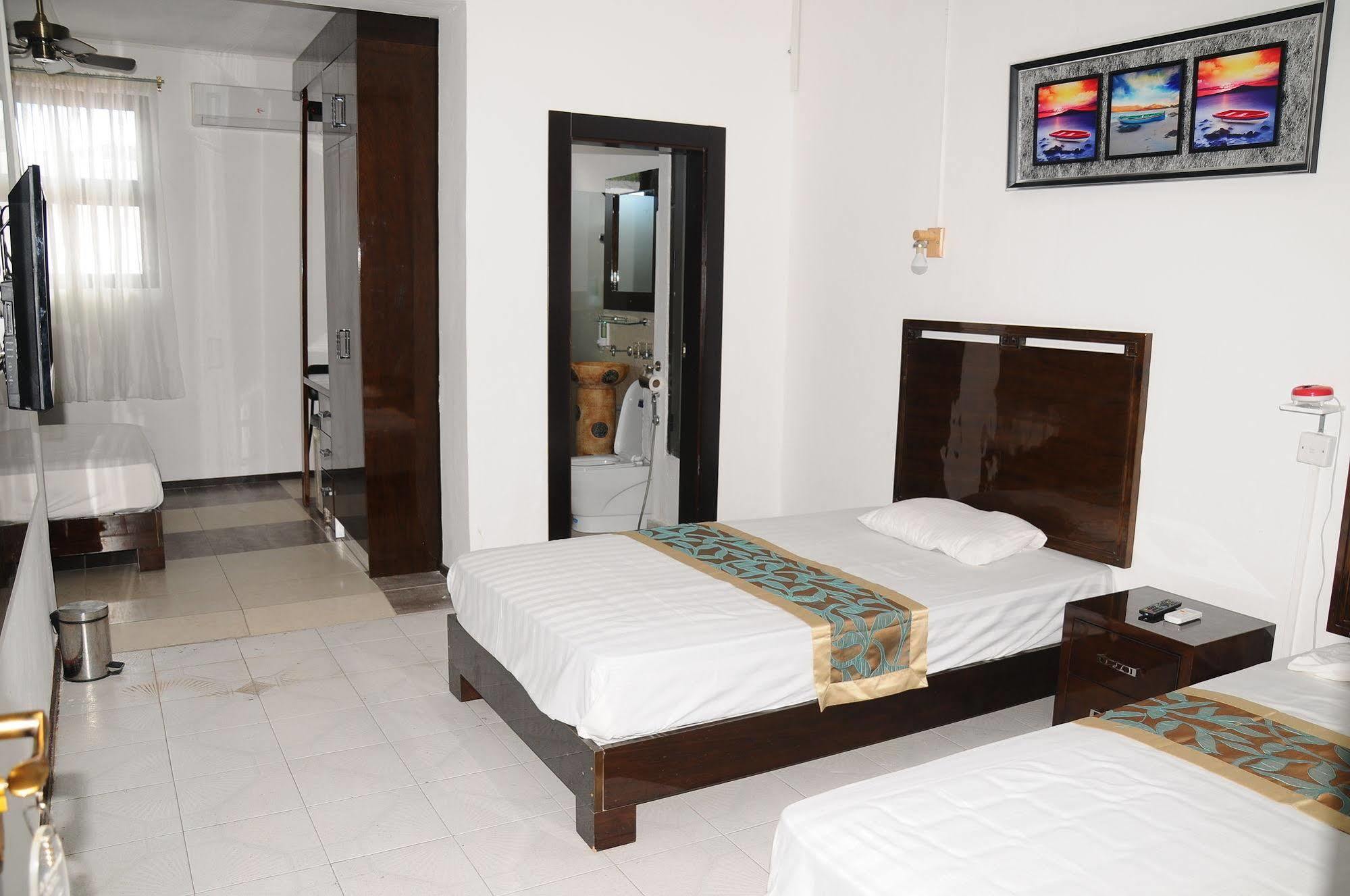 Le Flamboyant Hotel Port Mathurin Ngoại thất bức ảnh